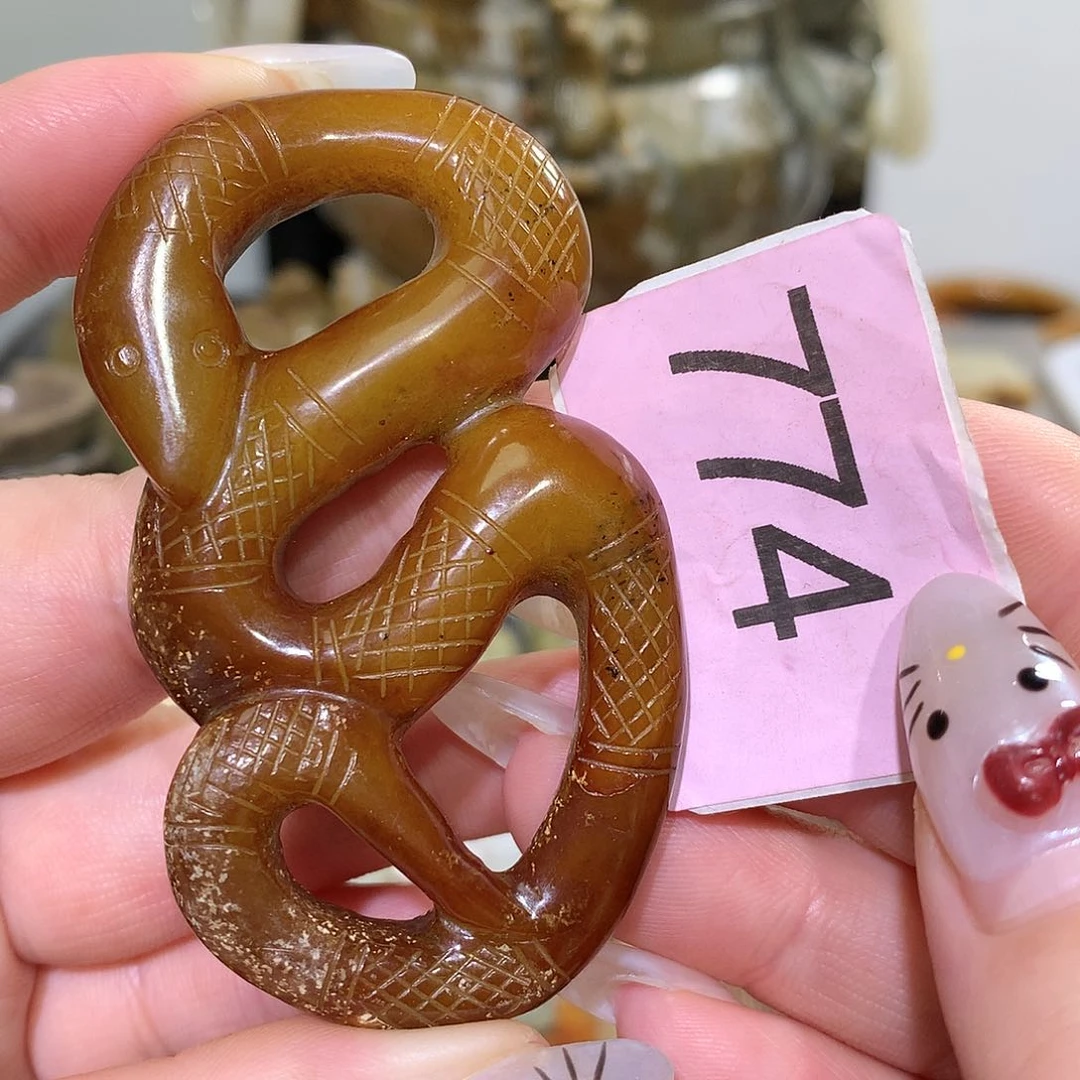 颈饰未镶嵌透闪石质玉