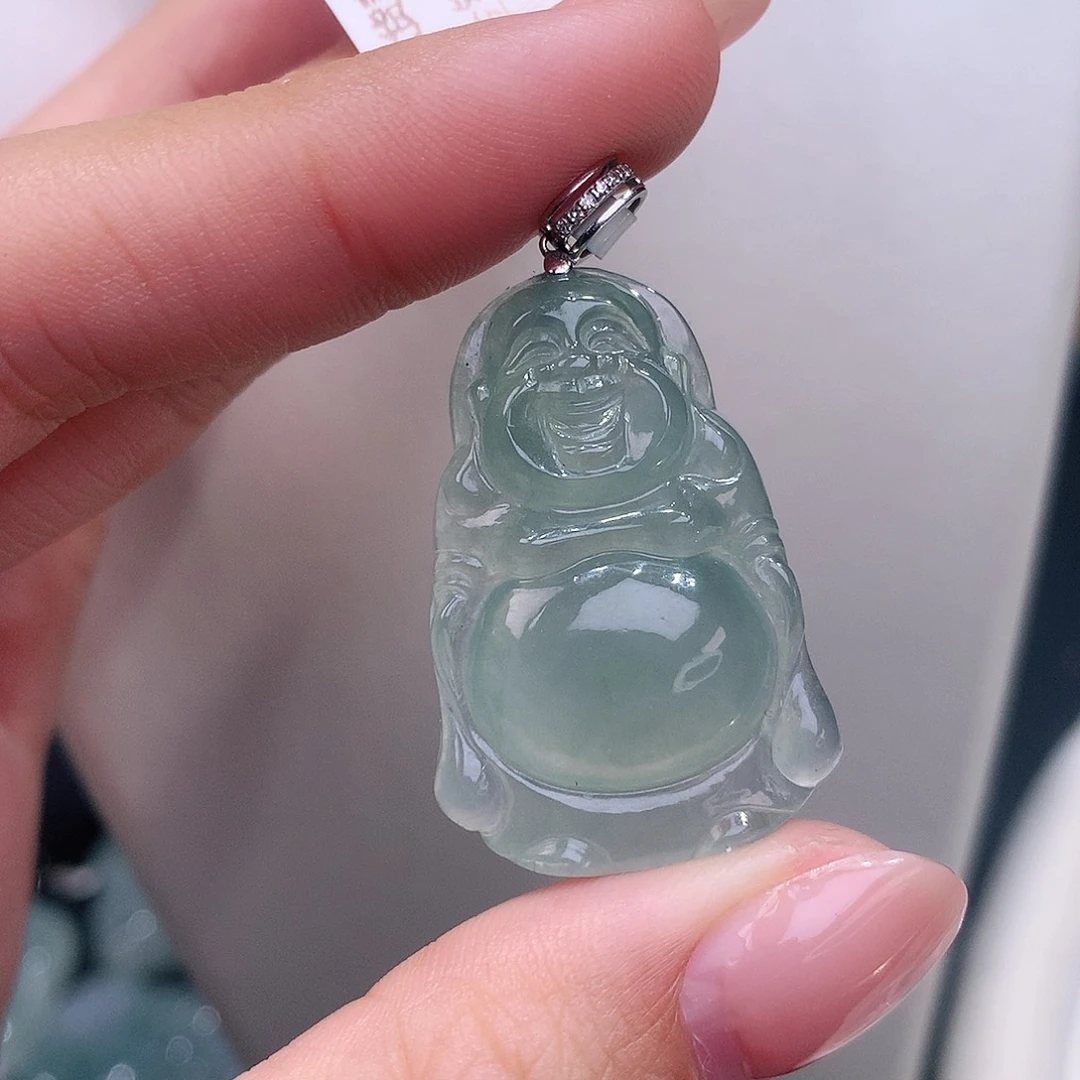 颈饰18K金镶嵌翡翠晴底站佛