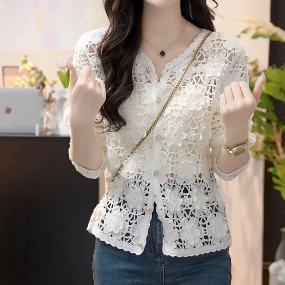 【星河遐想】温柔气质蕾丝提花镂空单排扣上衣LK2501516
