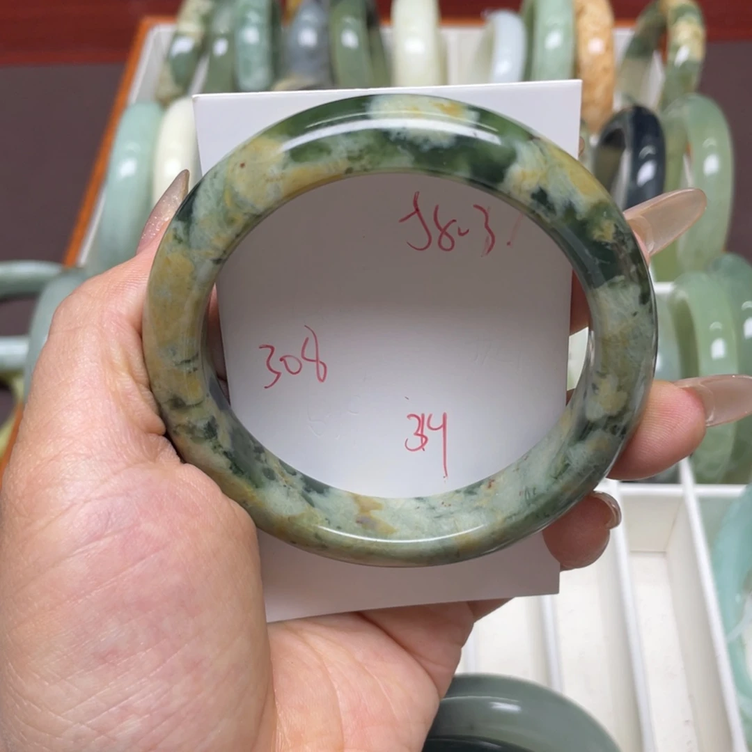 蛇纹石玉未镶嵌手镯