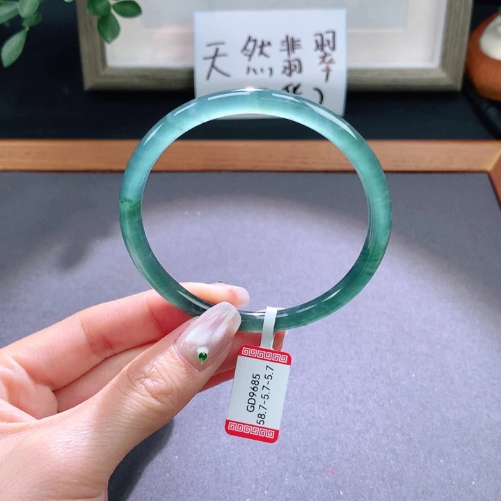 翡翠手镯未镶嵌天然翡翠手镯