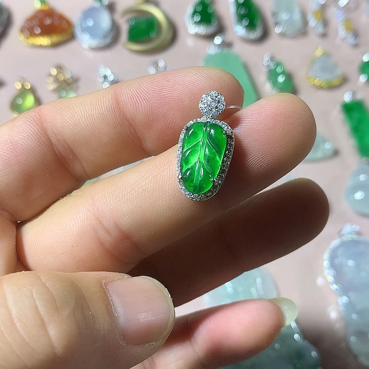 翡翠未镶嵌颈饰叶子