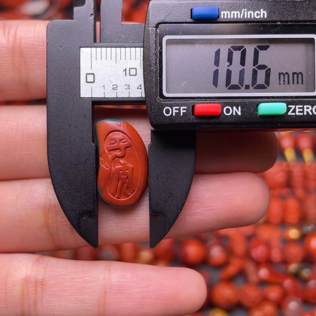 南红玛瑙未镶嵌配饰包浆绿浆平安牌款