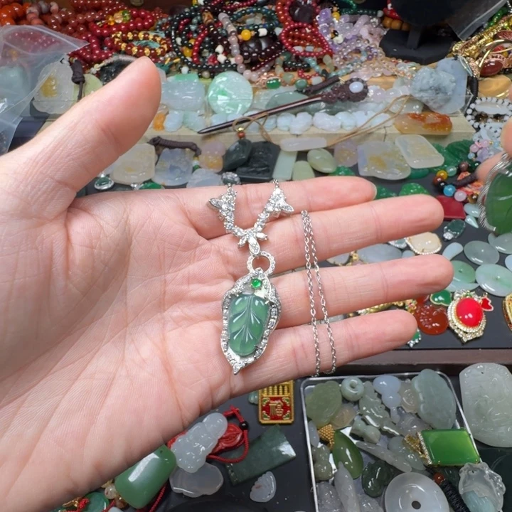 碧***天合金颈饰玛瑙/玉髓叶子吊坠