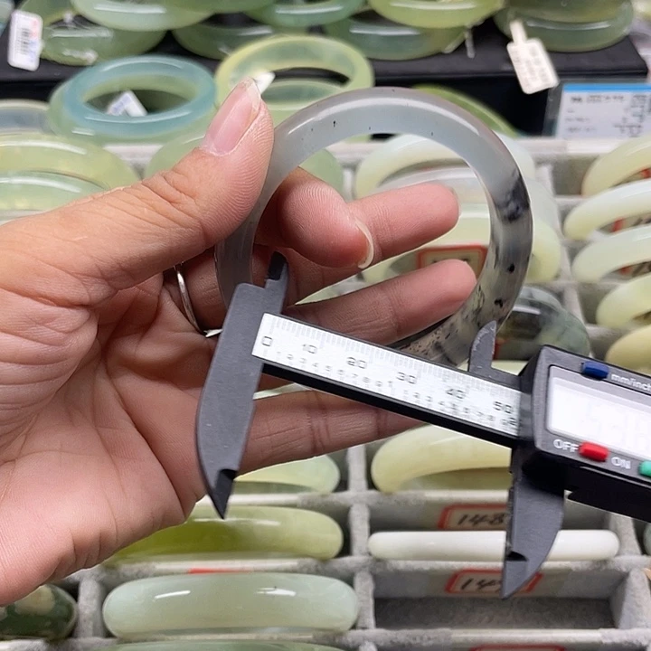 蛇纹石玉未镶嵌手镯149