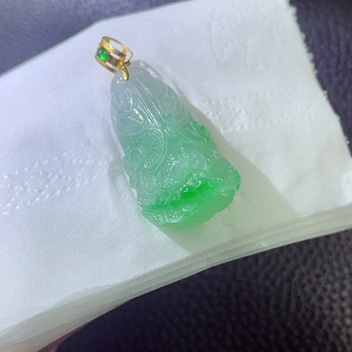 翡翠颈饰18K金镶嵌翡翠