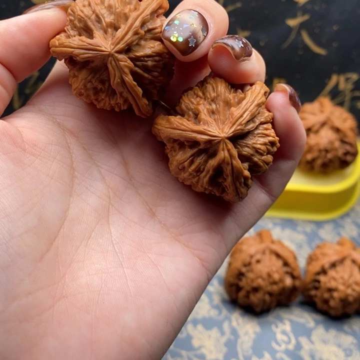 ③***金吊坠文玩核桃白狮子