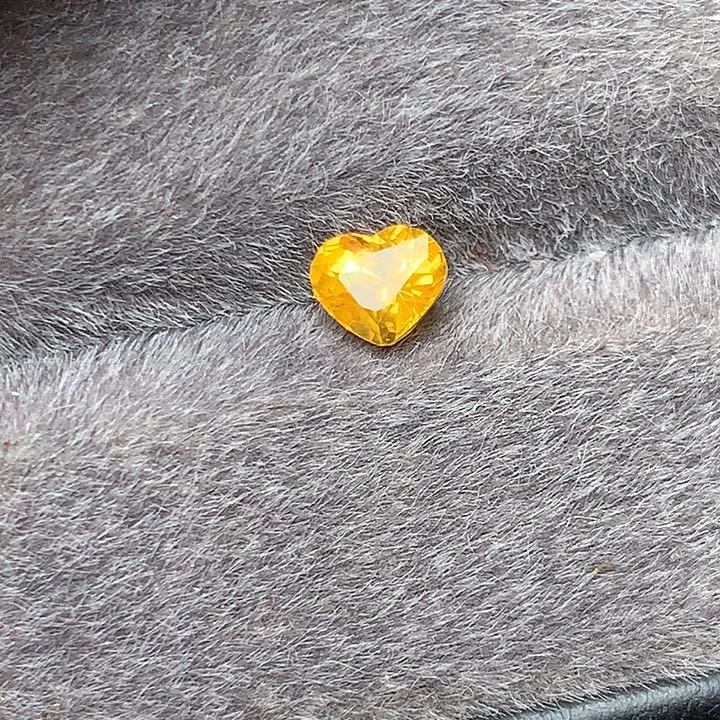 裸石蓝宝石1.01克拉天然老烧金丝雀蓝宝石