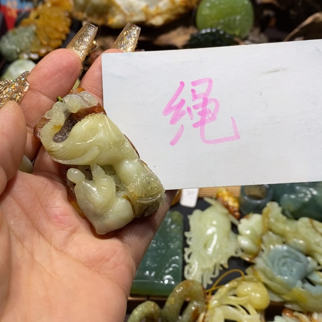 蛇纹石玉颈饰未镶嵌