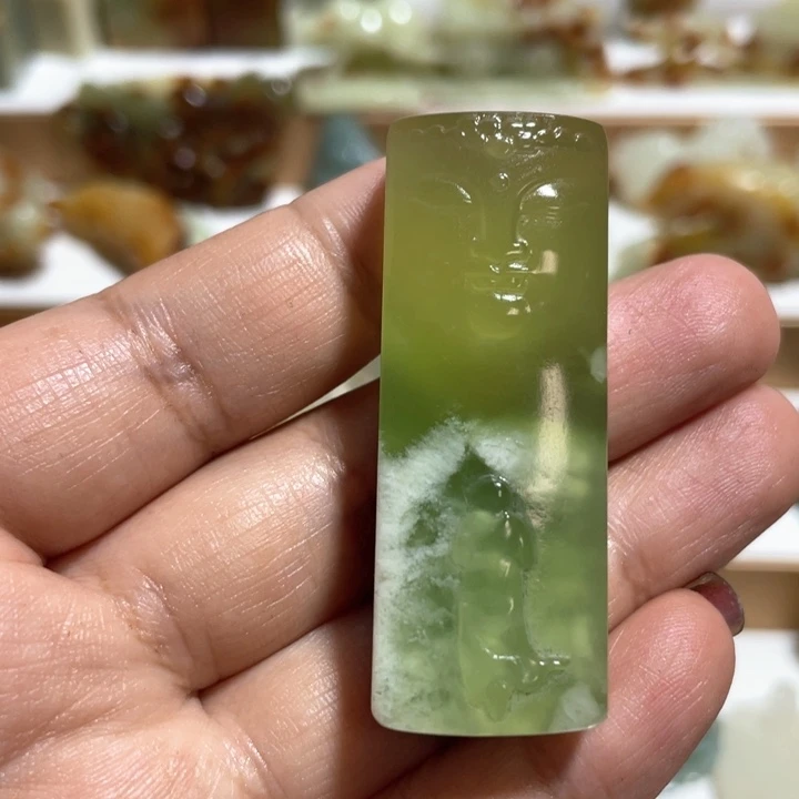 岫玉未镶嵌吊坠(赠链)蛋****心