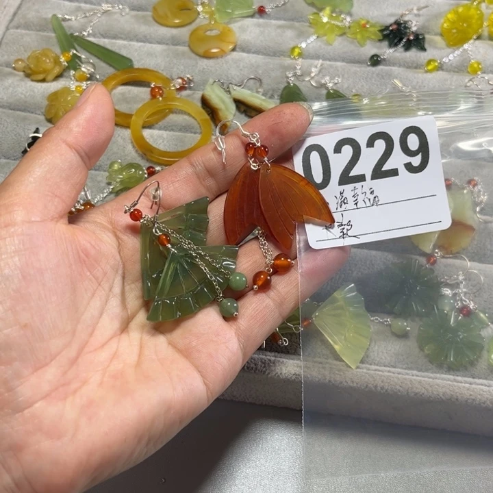 满****蛇纹石玉合金耳饰