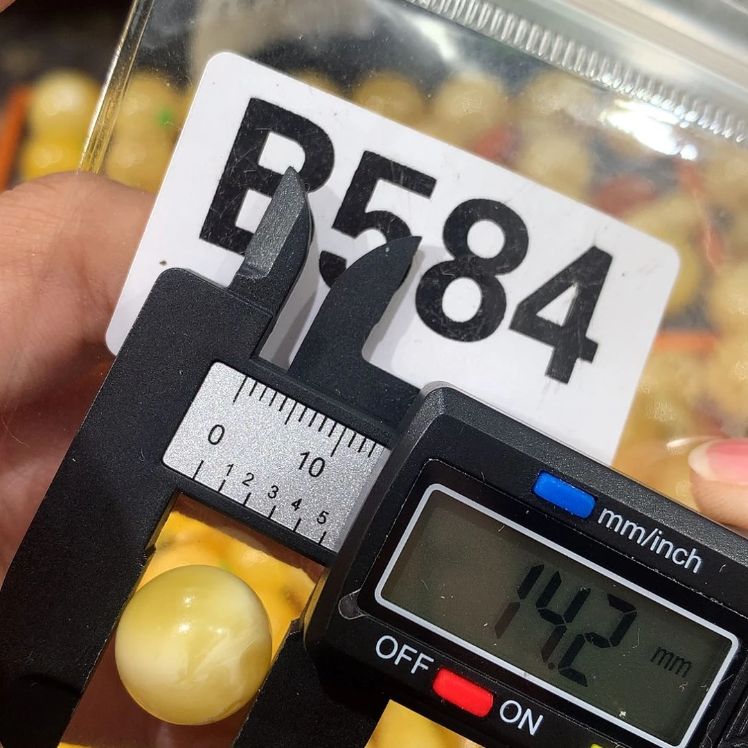 未镶嵌琥珀珠宝奇石