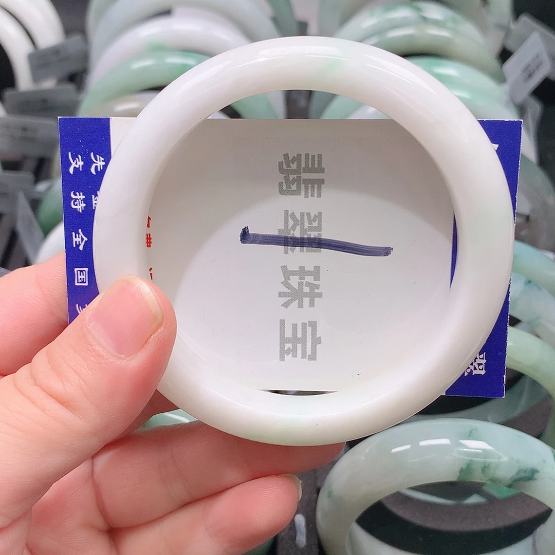 翡翠未镶嵌手镯01