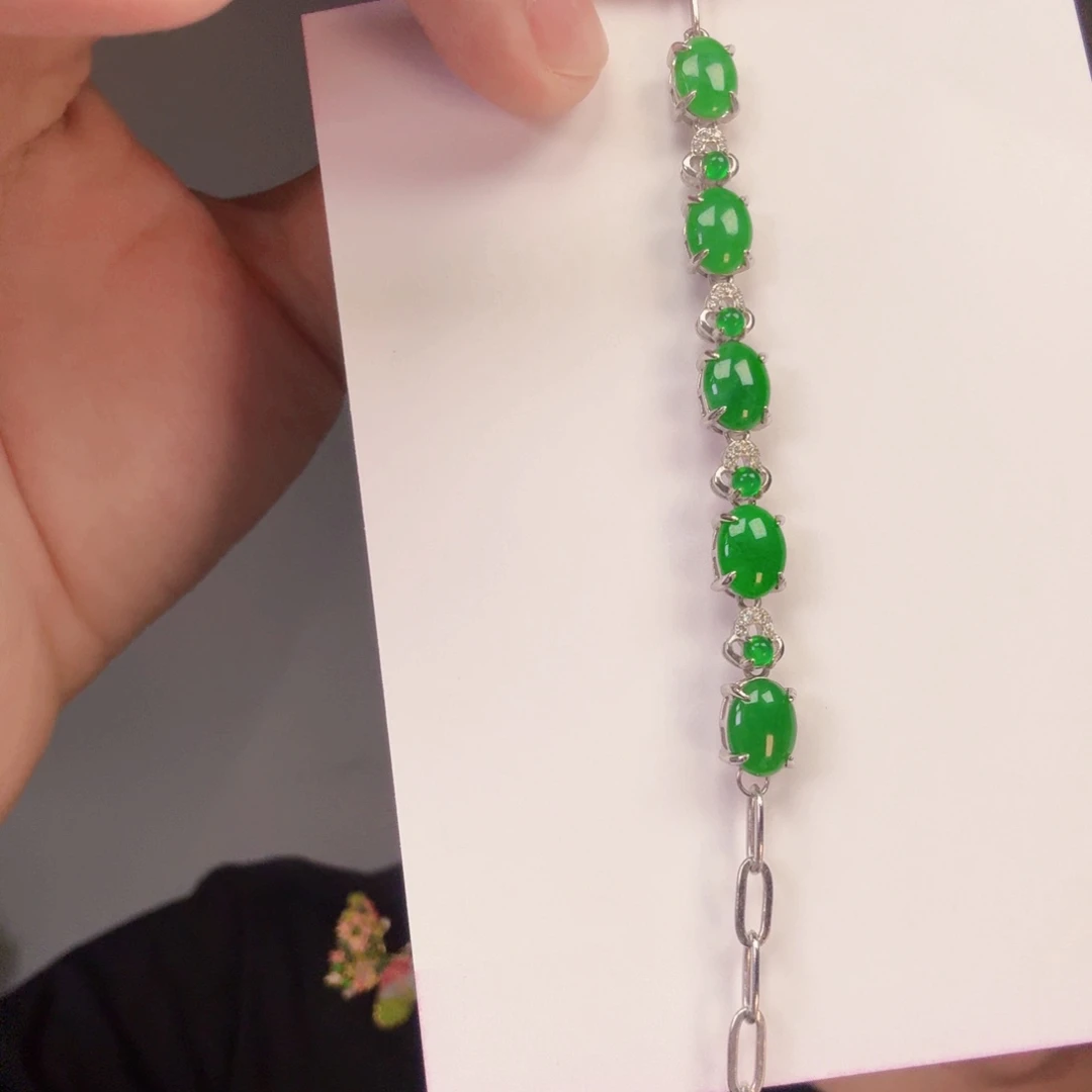 翡翠挂件未镶嵌一件