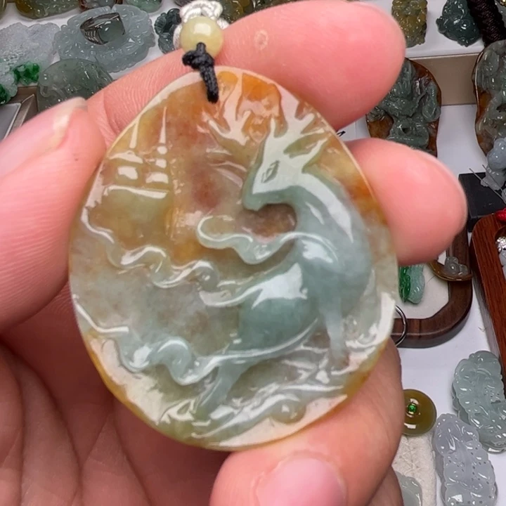 颈饰未镶嵌翡翠鹿牌