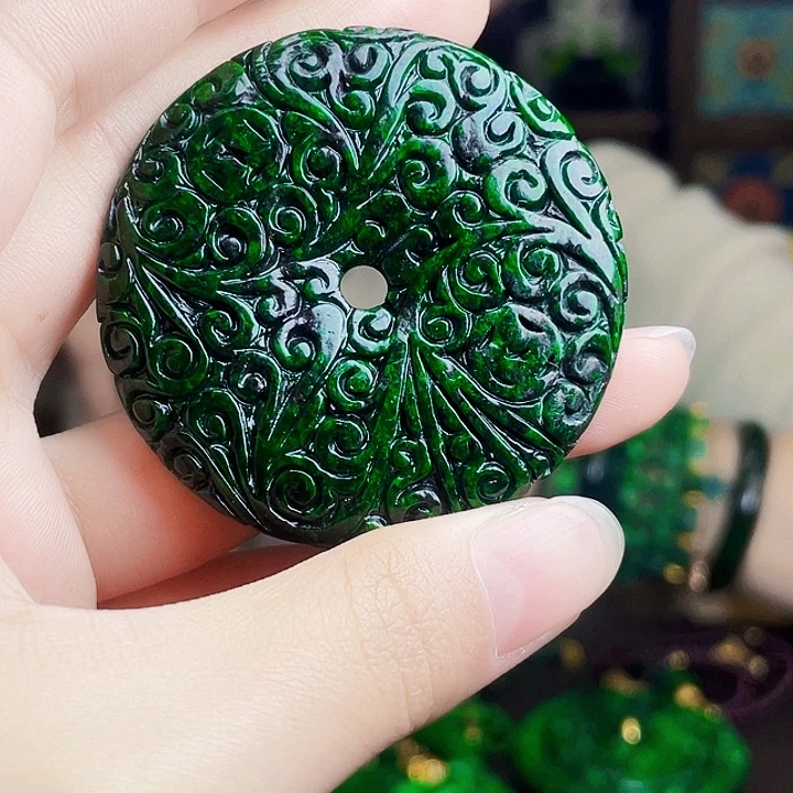 翡翠未镶嵌颈饰多样性