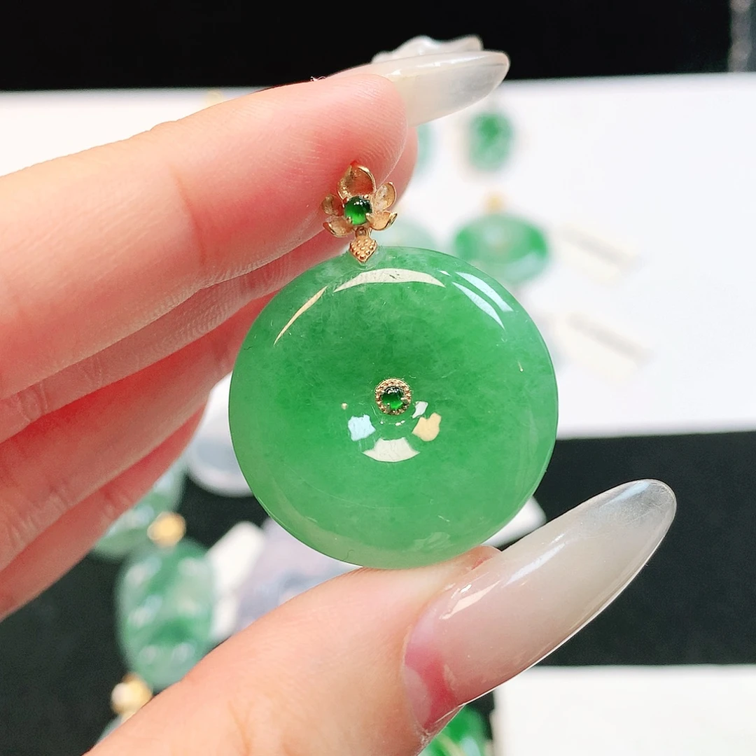 翡翠18K金镶嵌颈饰