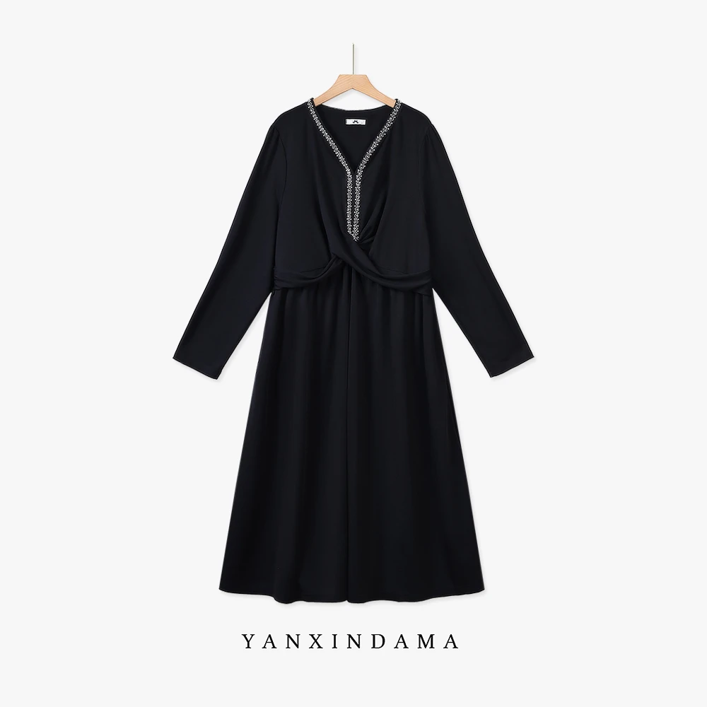 【岩心】大码女装300斤胖MM时尚设计感修身显瘦中长款连衣裙10138