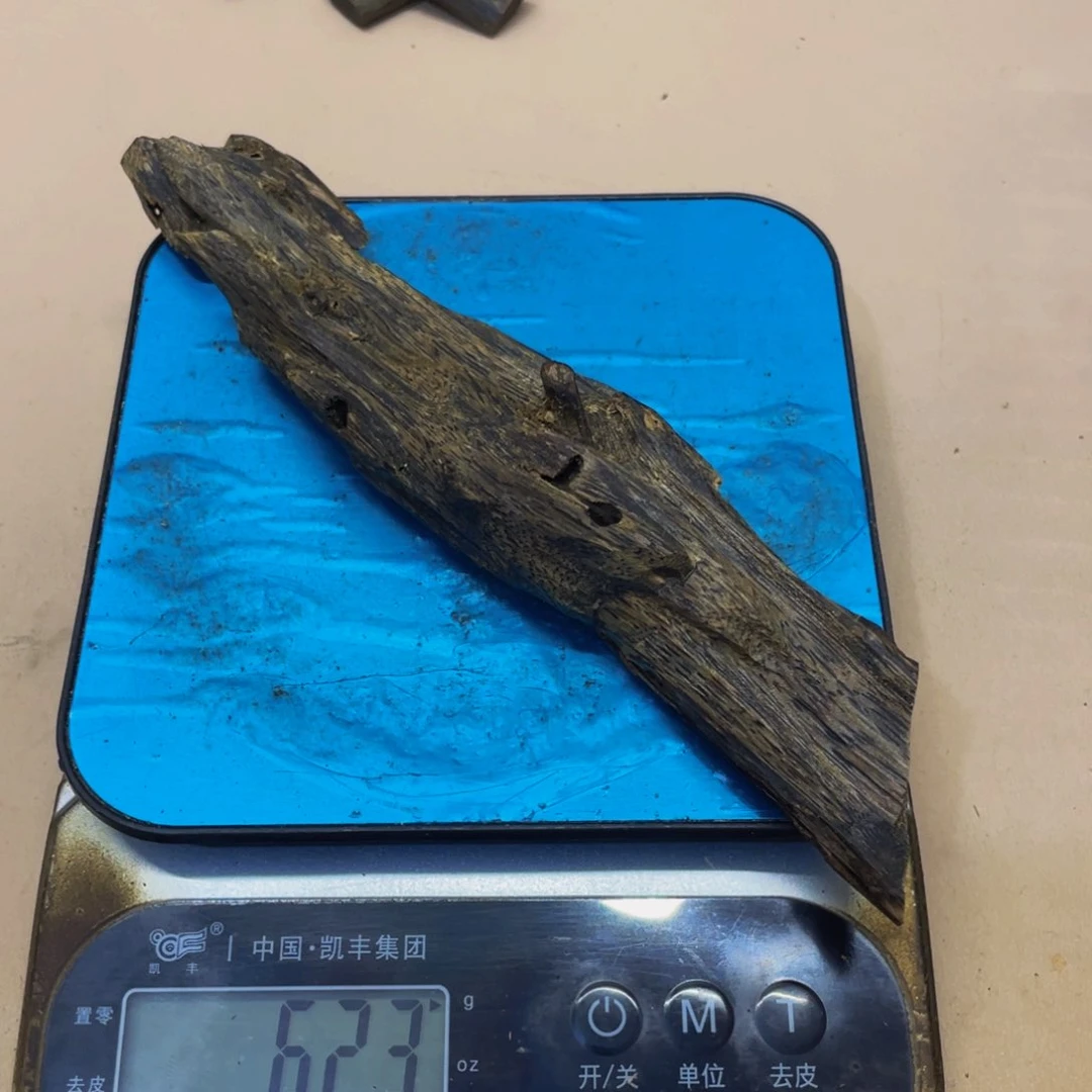 沉香碎屑沉香木****?黑珍珠虫漏62克