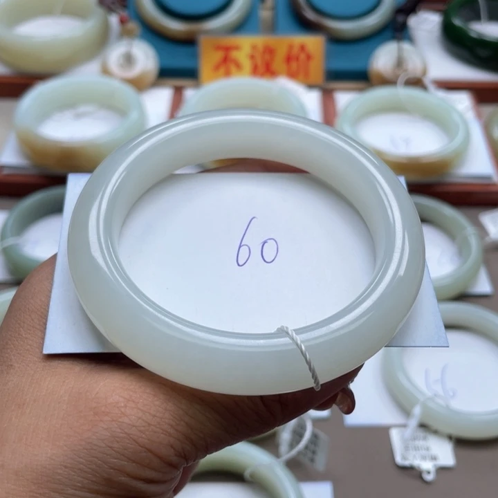 未镶嵌手镯和田玉