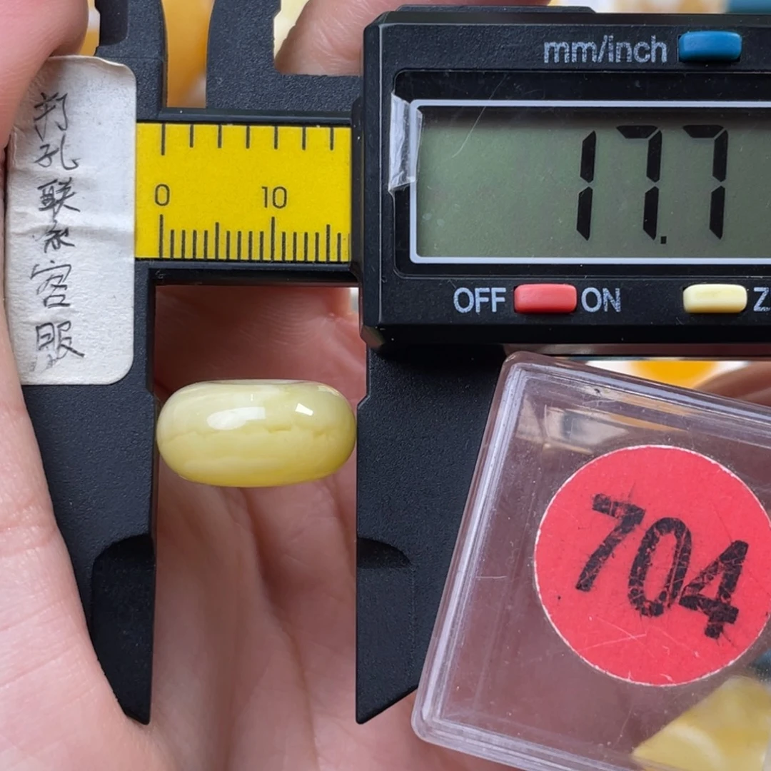 蜜蜡未镶嵌珠宝奇石