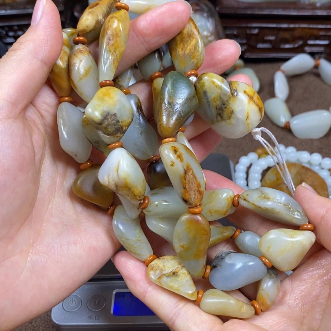 和田玉未镶嵌把件