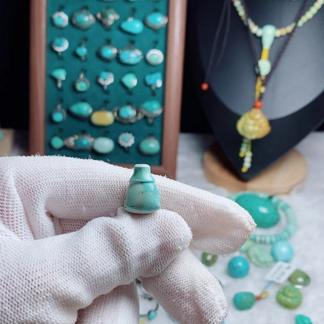 绿松石未镶嵌珠宝奇石