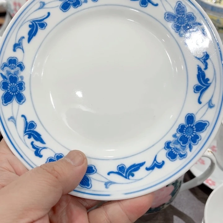 壶釉下五彩的瓷器和瓷器