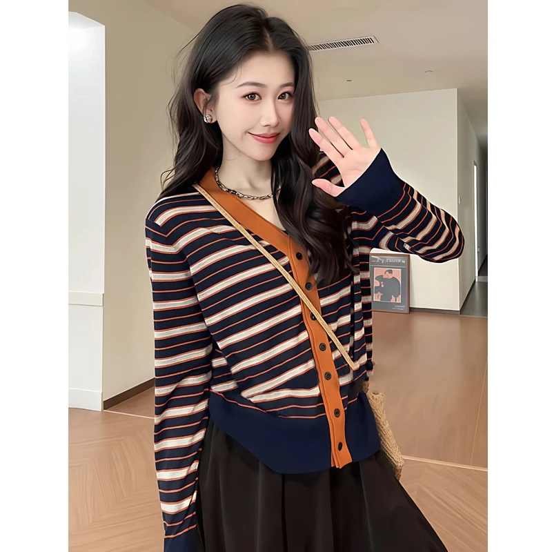 大码韩系复古条纹V领针织开衫女秋季撞色单排扣长袖百搭毛衣外套