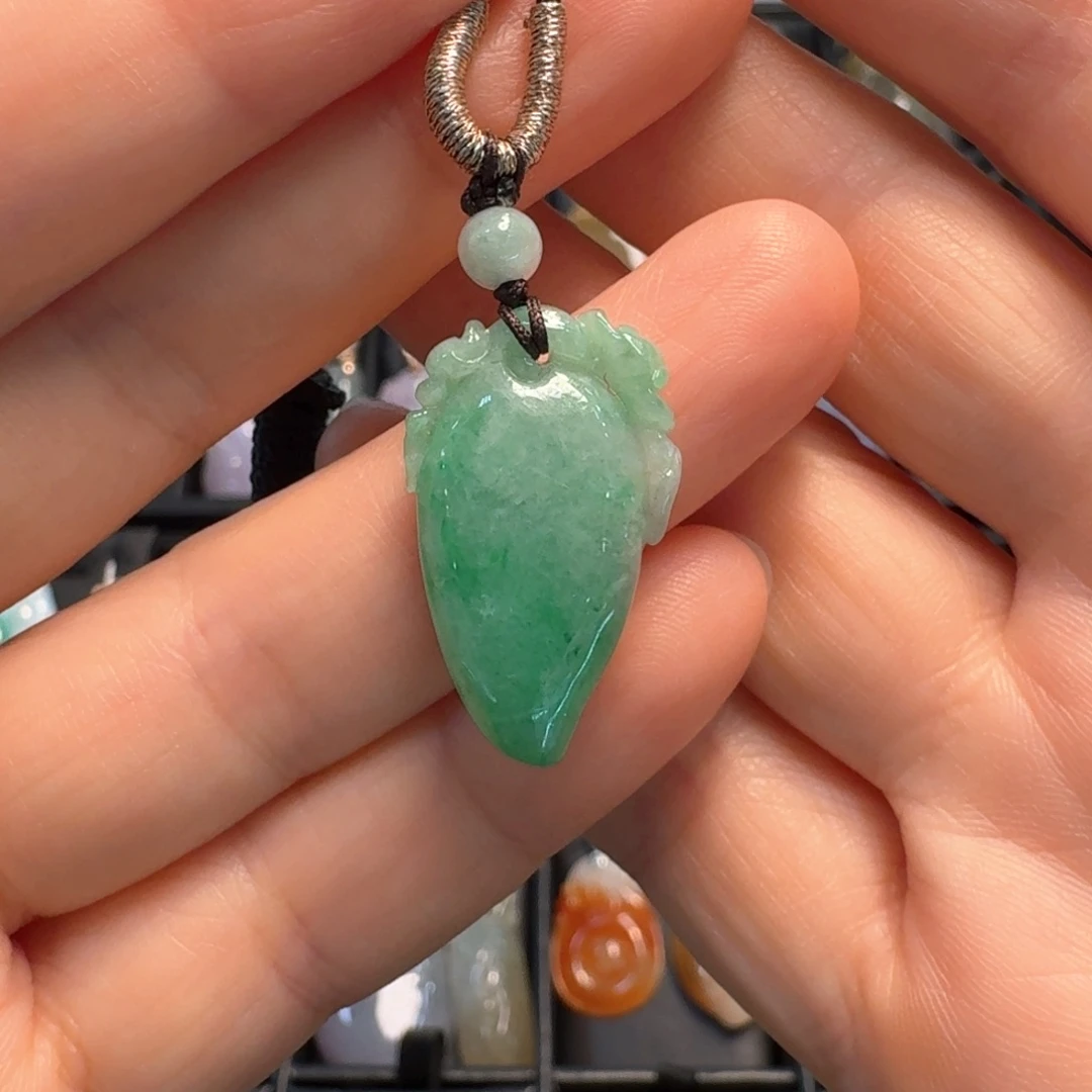 翡翠未镶嵌颈饰福瓜