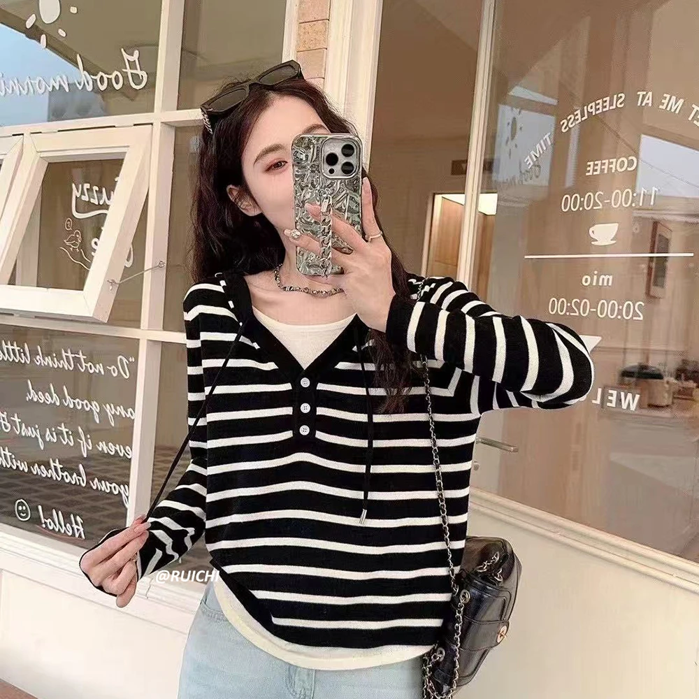 2025早秋新款条纹连帽3扣假两件上衣高级感洋气显瘦薄款针织衫女