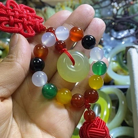 岫玉未镶嵌车挂多样性发货