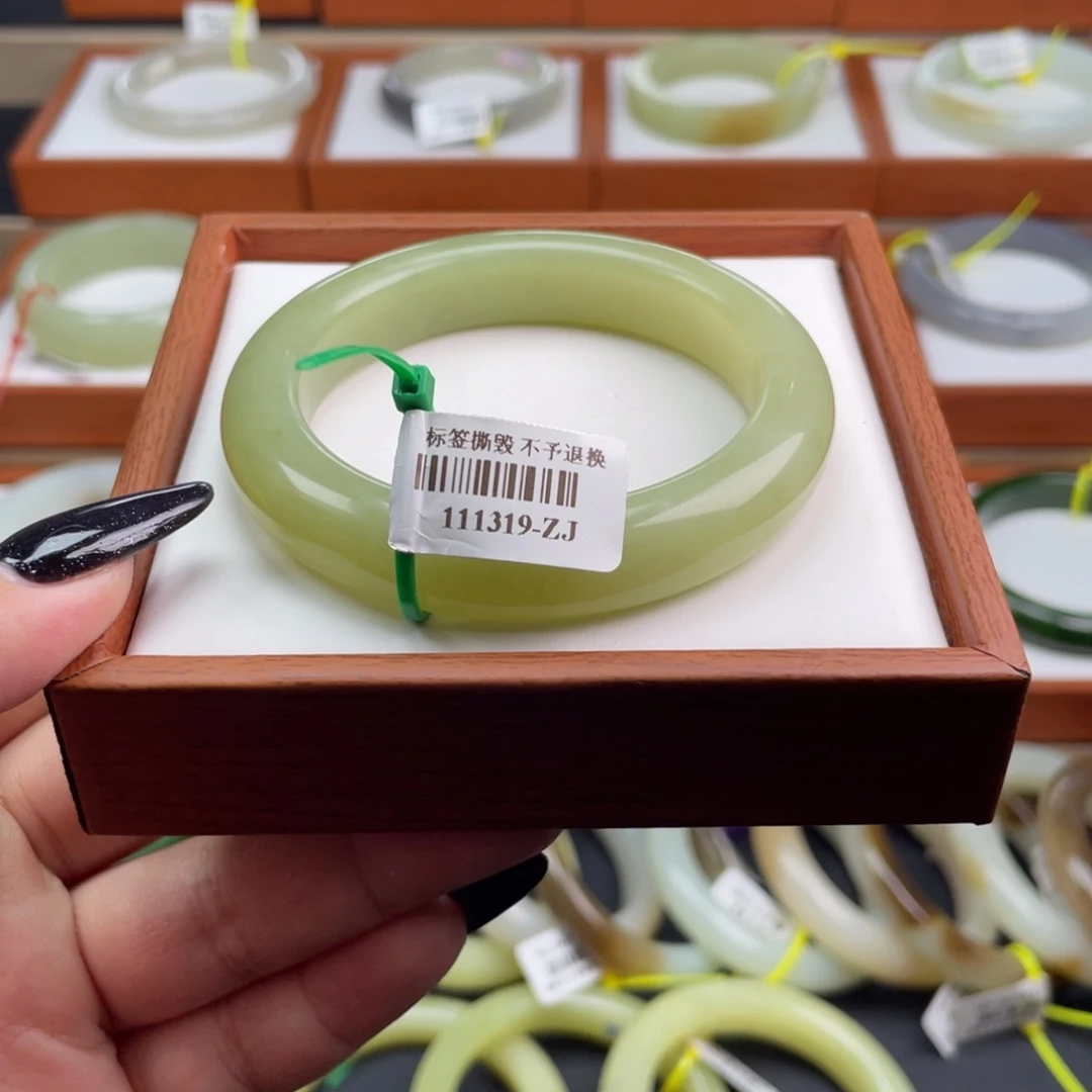 【闪购商品】未镶嵌手镯和田玉55.7