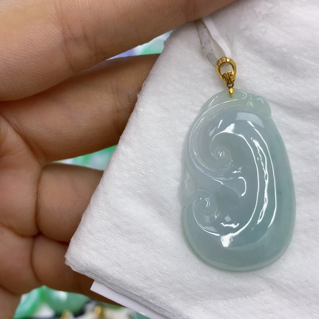 翡翠18K金镶嵌颈饰翡翠