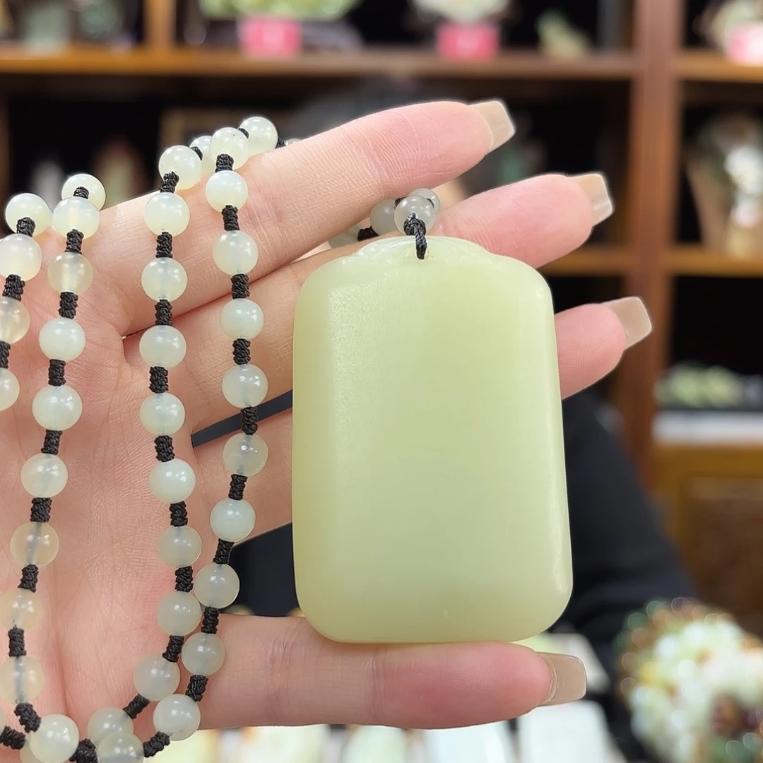 蛇纹石玉吊坠无事牌未镶嵌