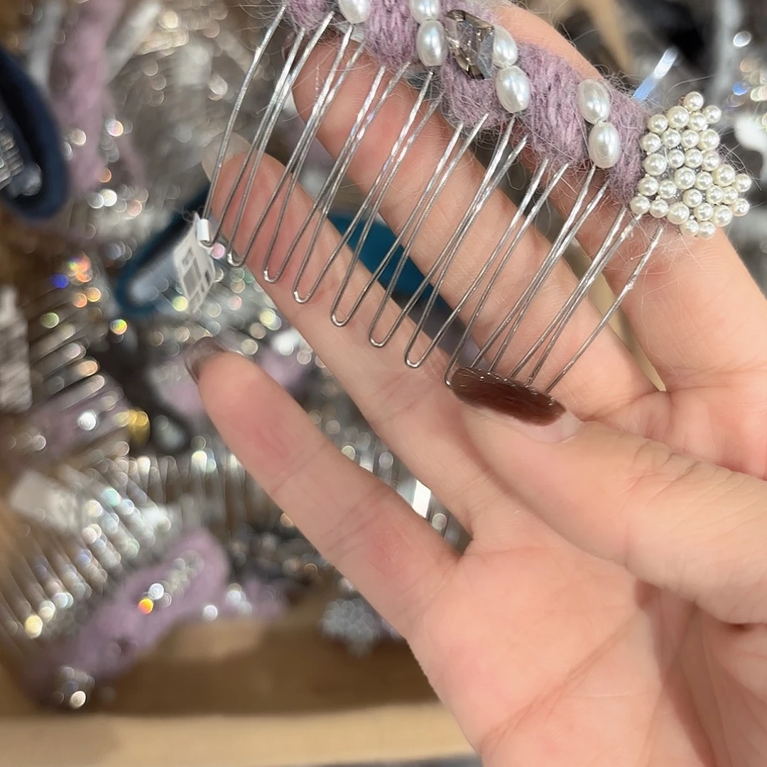 布艺铁合金珍珠爱心叉梳一个