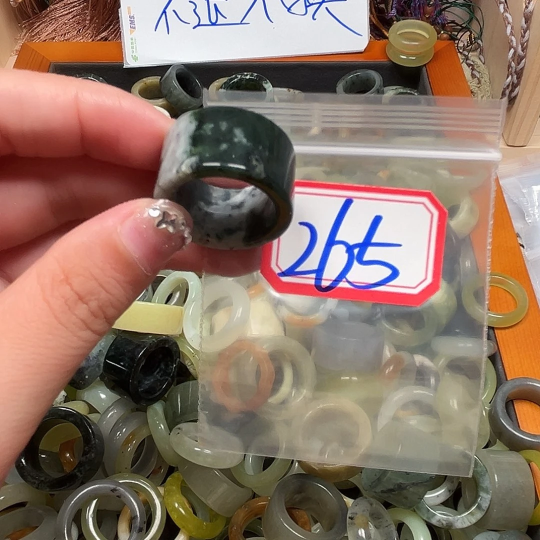 Y***亦未镶嵌蛇纹石玉珠宝奇石