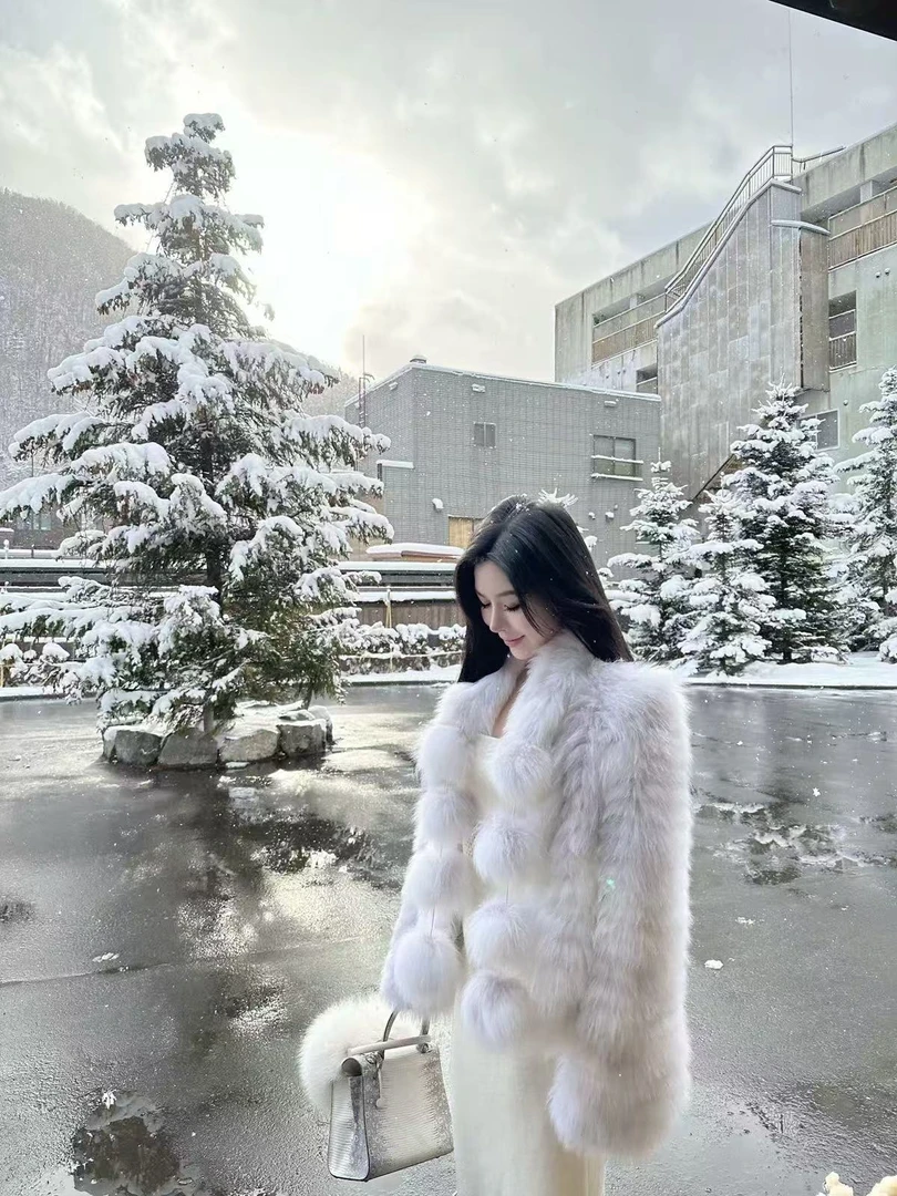 【MAZIA麦姿】“芝士奶球霜”立体毛球绕围脖围巾减龄韩版皮草外套