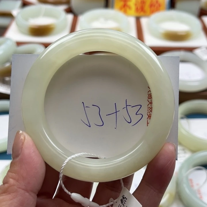 和田玉手镯未镶嵌M****精