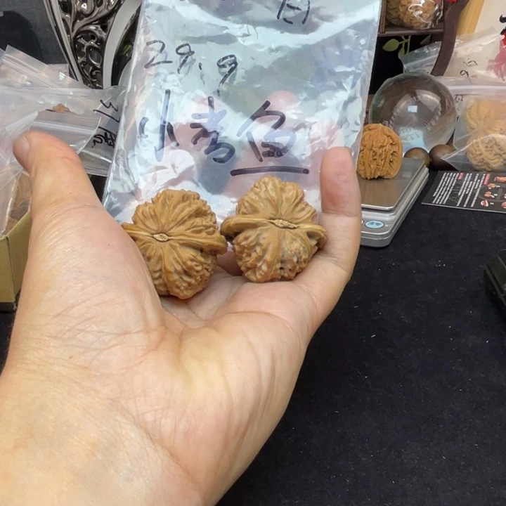 文玩核桃吊坠小*鱼白狮子