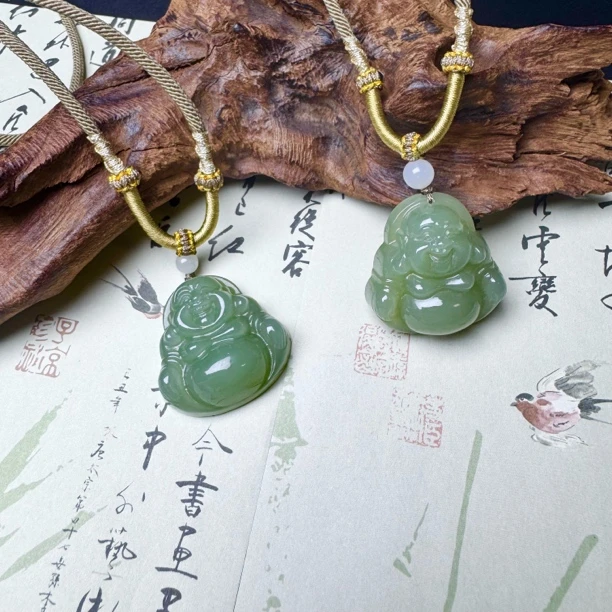 西亚珠宝BY02和田玉冰晴底佛公29*29*11多样性发其一