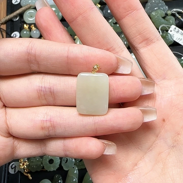 和田玉18K金镶嵌颈饰