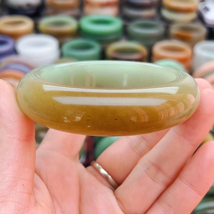 未镶嵌手镯（圆镯）石英质玉