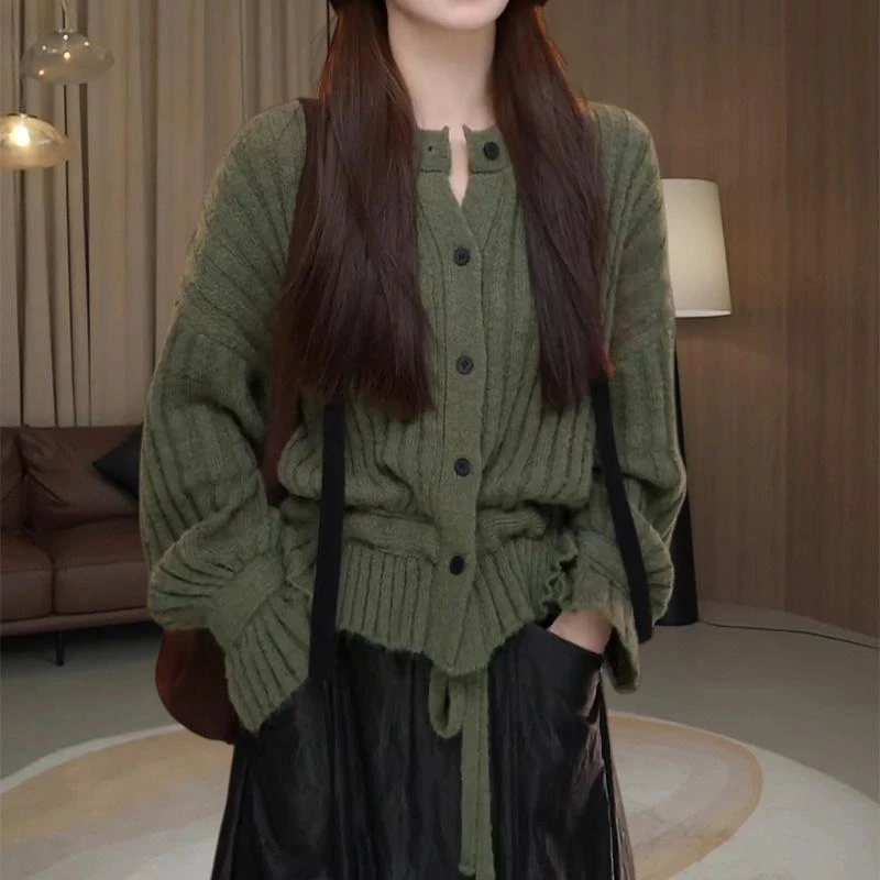 法式复古圆领收腰针织开衫女秋冬新款大码胖MM设计感显瘦外穿毛衣