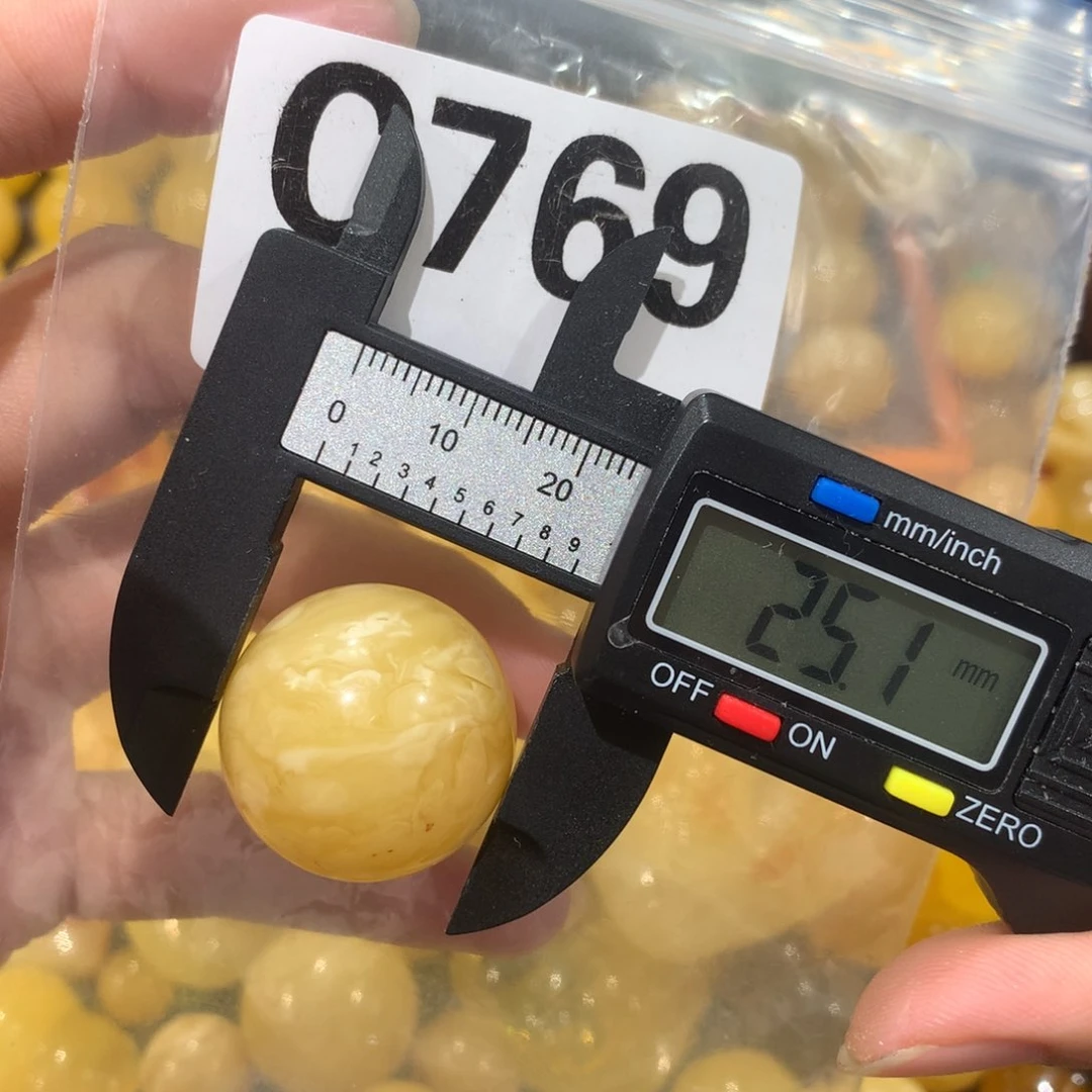 未镶嵌琥珀珠宝奇石