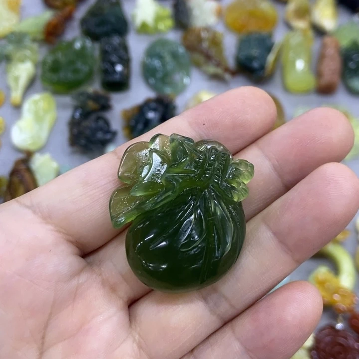 未镶嵌蛇纹石玉挂件