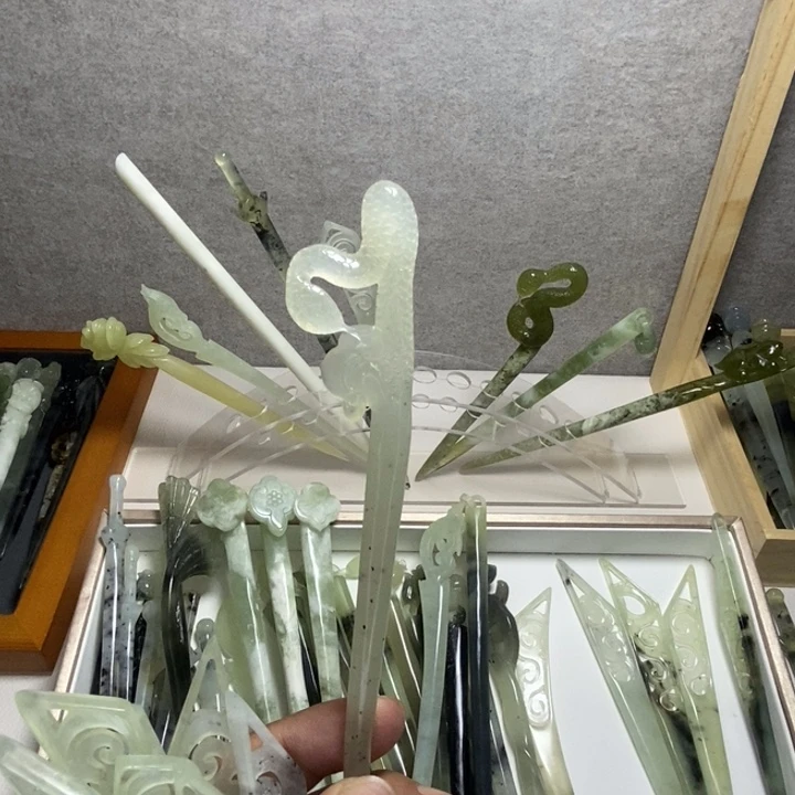 ****.蛇纹石玉未镶嵌发饰