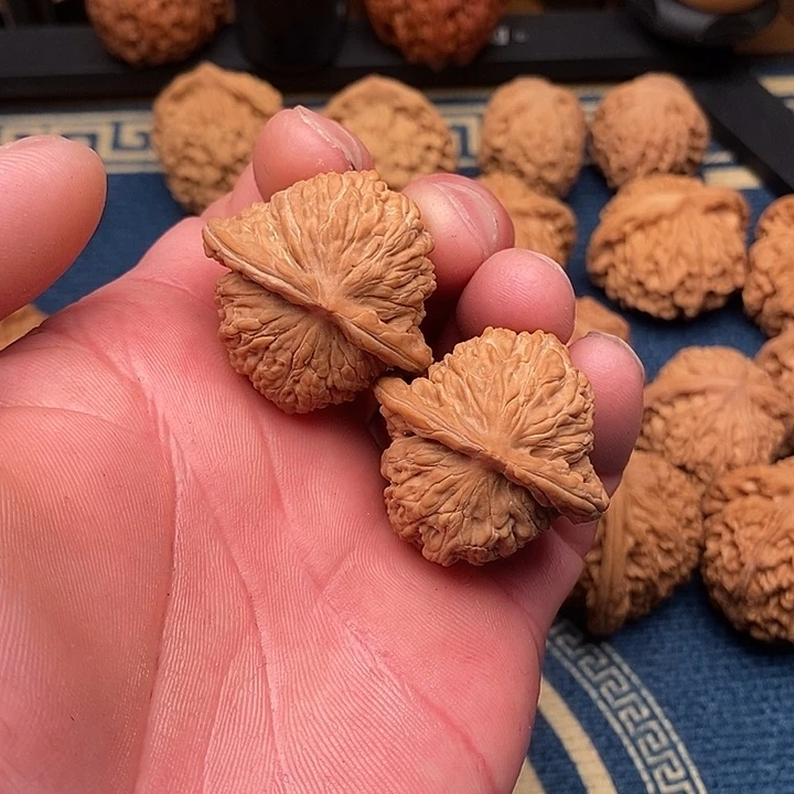 文玩核桃吊坠王**嗷楼子