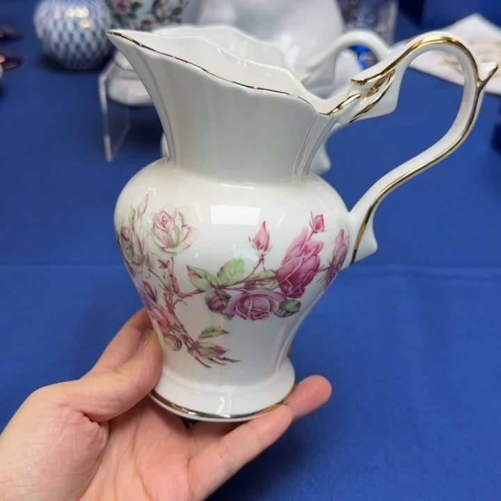 俄安斯丽每天九点开播（奶罐花瓶