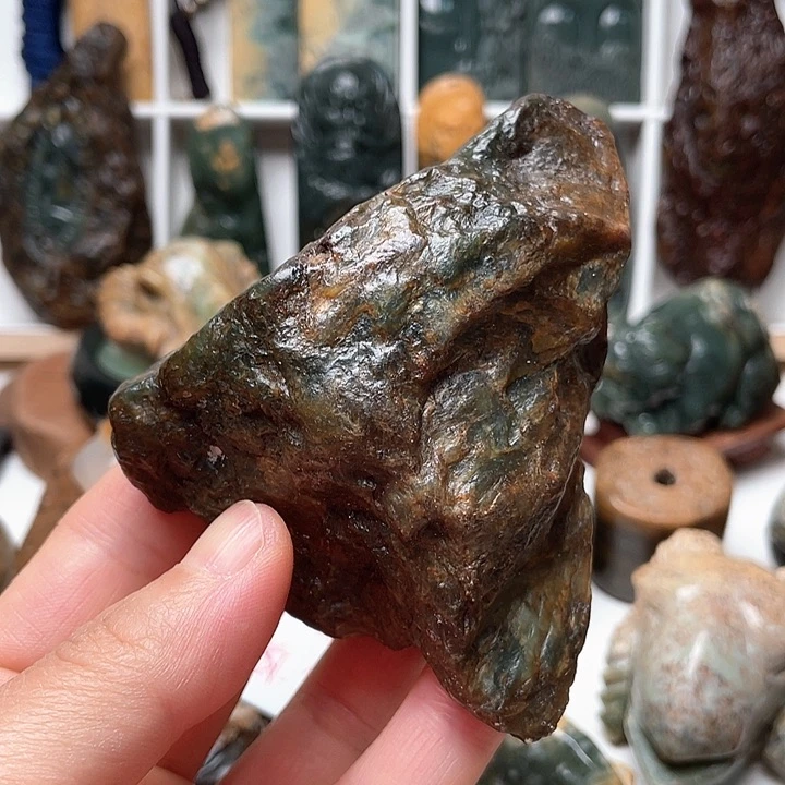 未镶嵌岫岩河磨玉（透闪石质玉）把件
